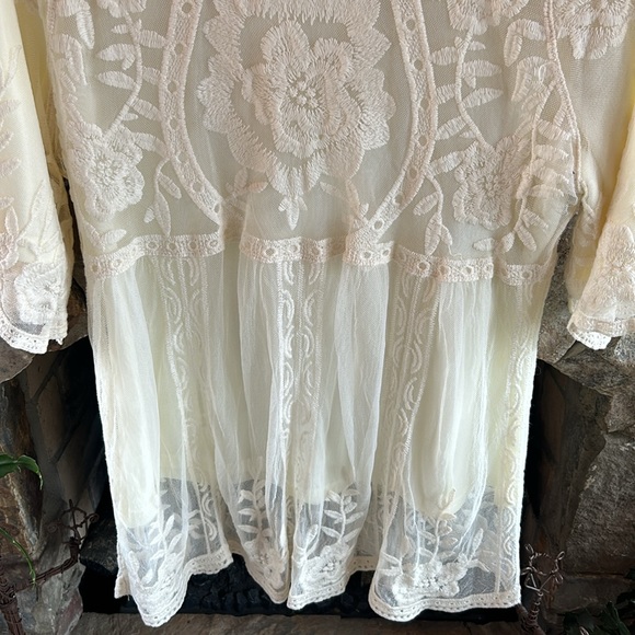Lace Covered Lined Cream 3/4 Sleeve Above the Knee Medium Top;Perfect Condition! - Picture 8 of 16